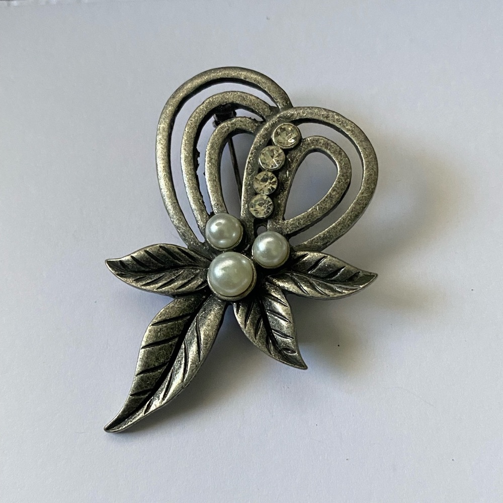 Vintage Leaves Faux Pearls and Rhinestone Pewter Brooch/ Pin